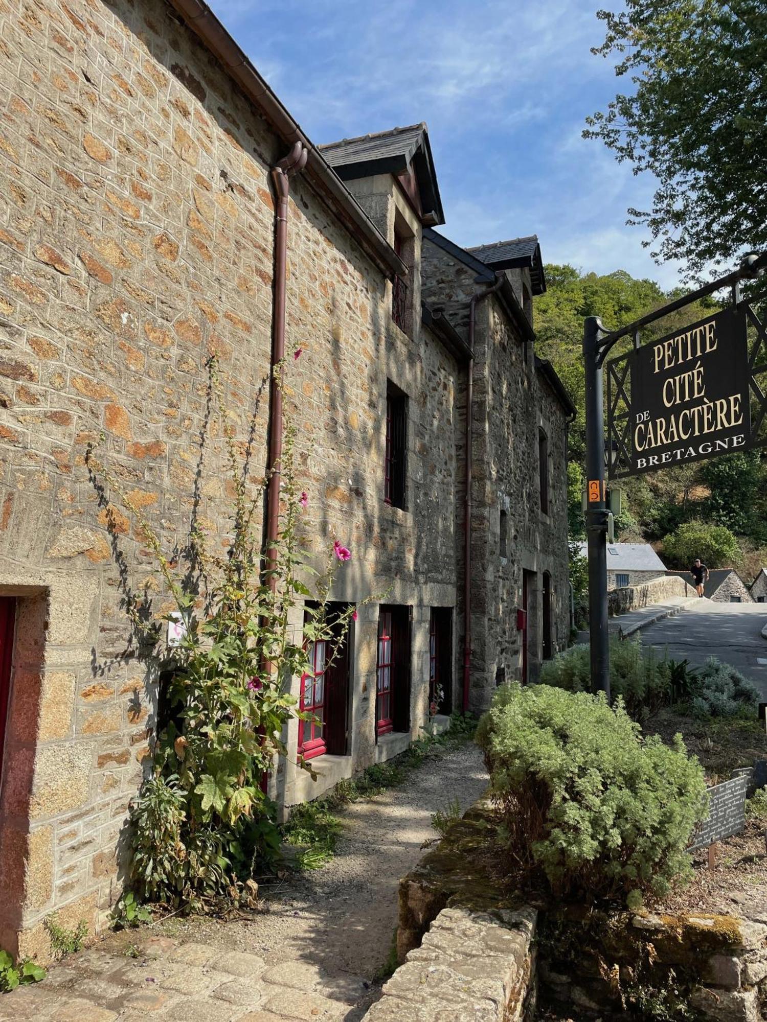 Impasse Des Mysteres - La Maison Des Sorciers Lehon/dinan * Dinan