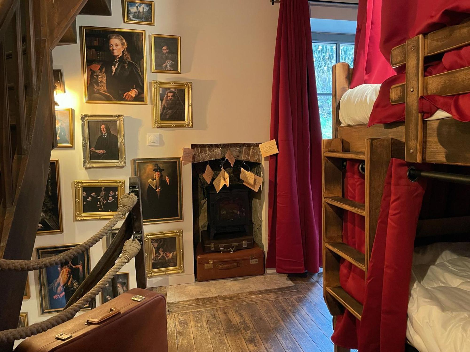 Impasse Des Mysteres - La Maison Des Sorciers Lehon/dinan Vakantiehuis